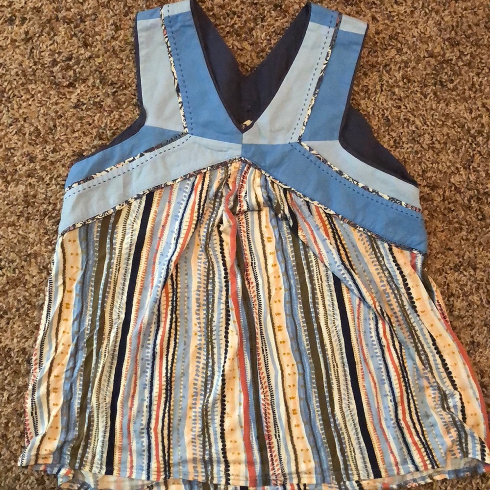 Sleeveless shirt